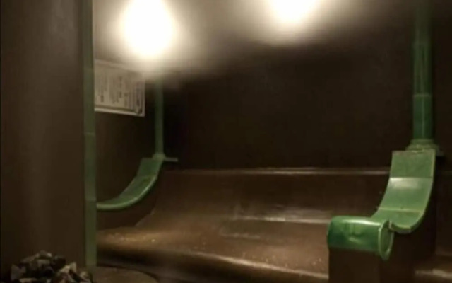 Nikoh Capsule Hotel Refre - Hostel - Caters to Men