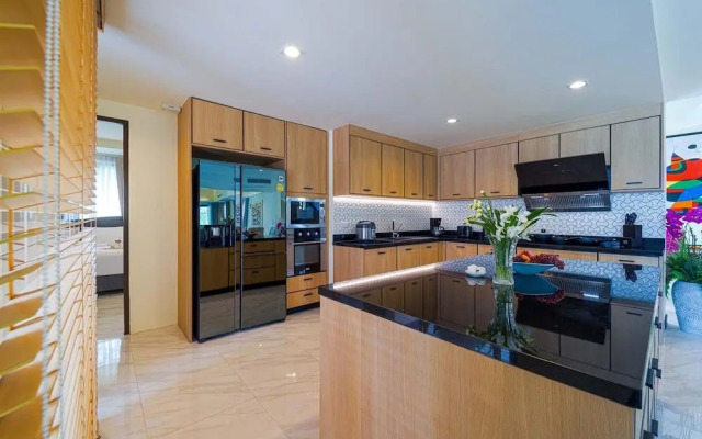 Luxury 5 Bedroom Villa nr to Beach - SRS