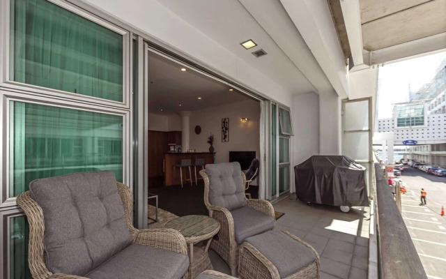 Princes Wharf 1BR Home Away From Home
