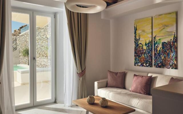 ΑRCS Suites & Residences