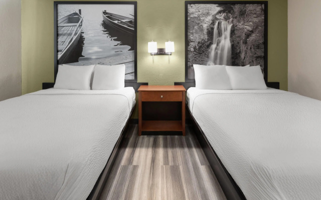 Super 8 by Wyndham Winona MN