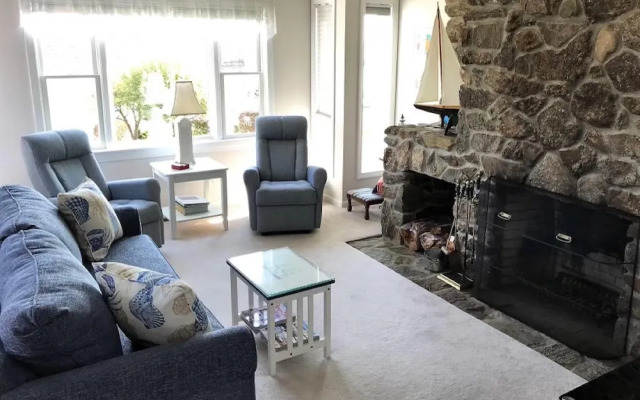 Perkins Cove Gem - Q934