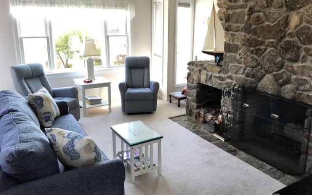 Perkins Cove Gem - Q934