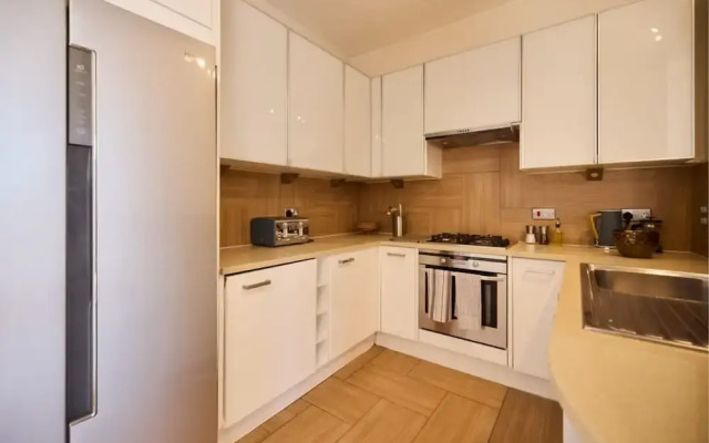 The Spitalfields Beauty - Bright 2bdr Flat