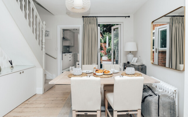 The Dragonfly - Central 2 bedroom house