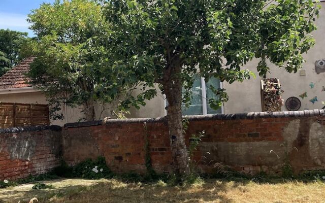 Lovely 4-bed House in Central Wolverhampton
