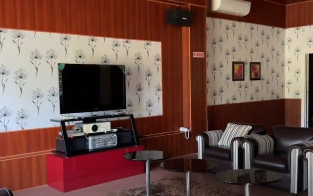 Tugsaw Resort
