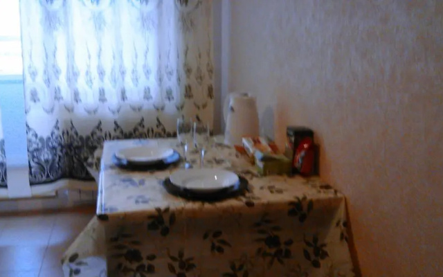 Меблированные комнаты One-Bedroom na 30let Pobedy 15d — фото