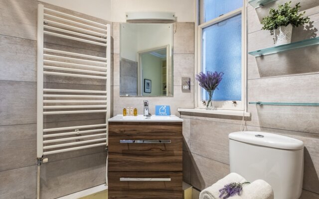 Lovely Alexandra House Retreat - JAN