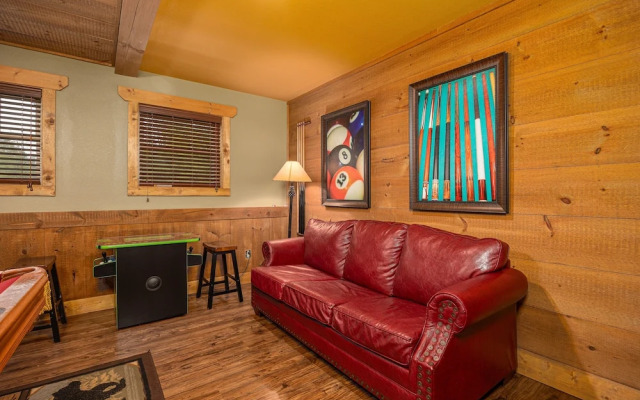 Hilltop Haven - Four Bedroom Chalet
