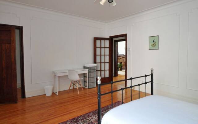 Artsy 3BR in Monkland Village by Host Kick