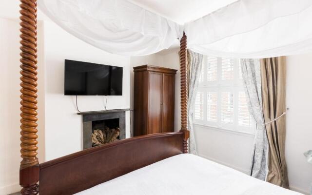 Shakespeare House, Free Parking, Town Centre Location