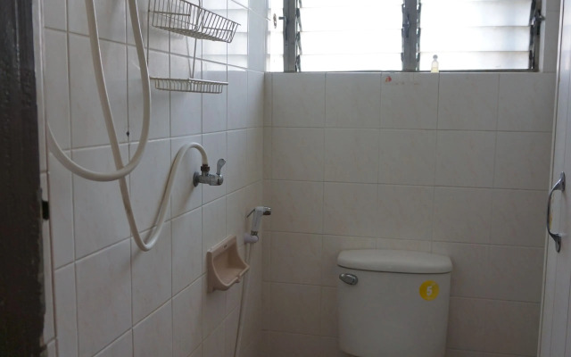 OYO 730 Meedee Hostel