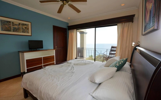Luxury 2 bedroom condo with ocean view - Few steps from beach
