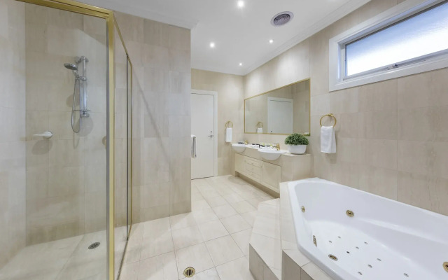 Kimberley Gardens Hotel & Serviced Apartments