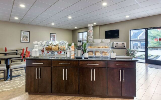 Comfort Suites Nashville near Percy Priest Lake