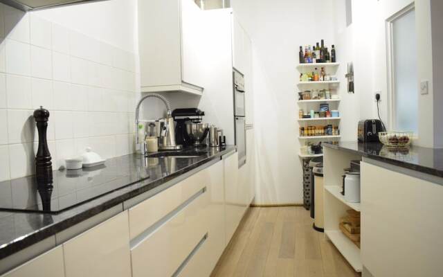 Open Plan Flat in East London