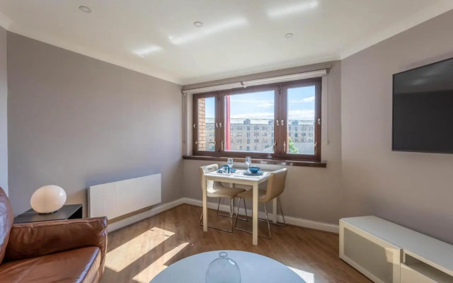 Stunning 1 Bed Merchant City Apartment with Parking