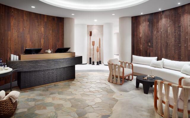 Omni Viking Lakes Hotel