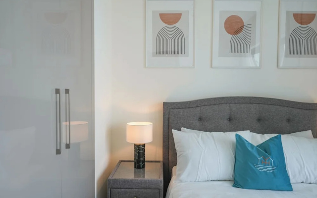Yogi - Bright Apartment With Panoramic CityScape Views