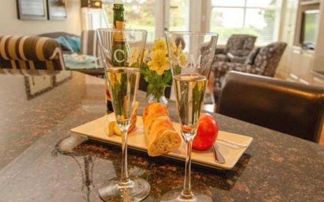 Crown Mansion Boutique Hotel & Villas