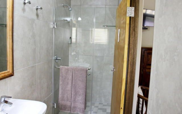 17 on Bird Guest House