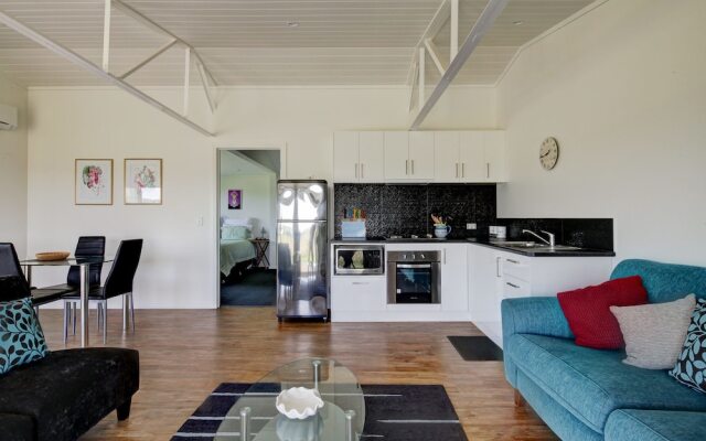 Lagoon's Bay Garden Pavillion 2