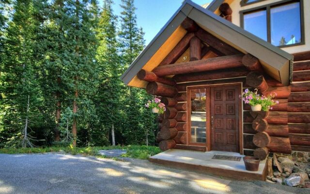 Quandary View Lodge by RedAwning