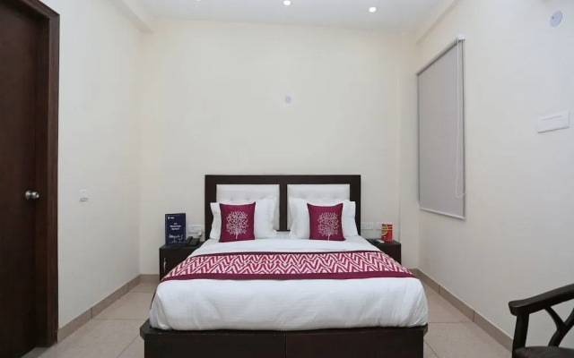 OYO 8205 Hotel Petals Inn