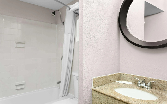 Travelodge by Wyndham Aberdeen