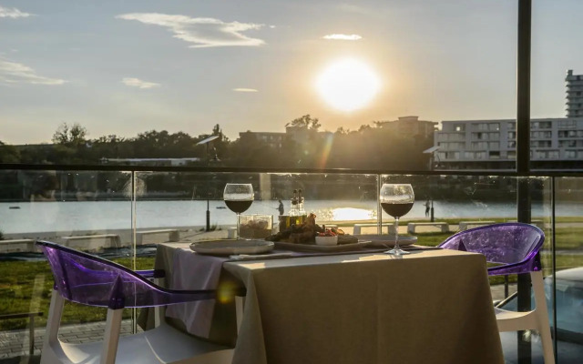 Mirage Beach Spa Hotel
