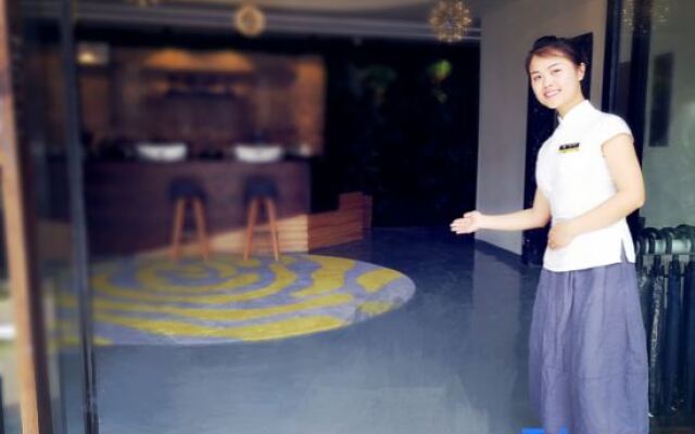 Rose Art Hotel (Ningbo Beilun Yintai City Store)