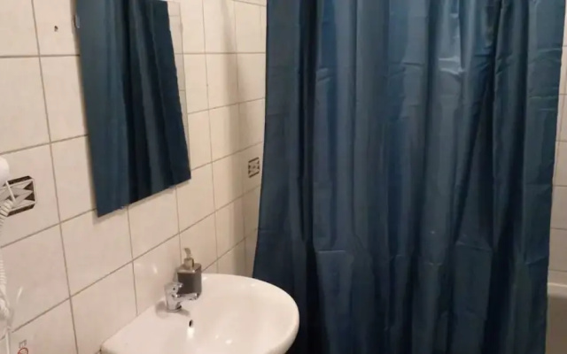 Bright 2BR Stay Close to Stadthalle