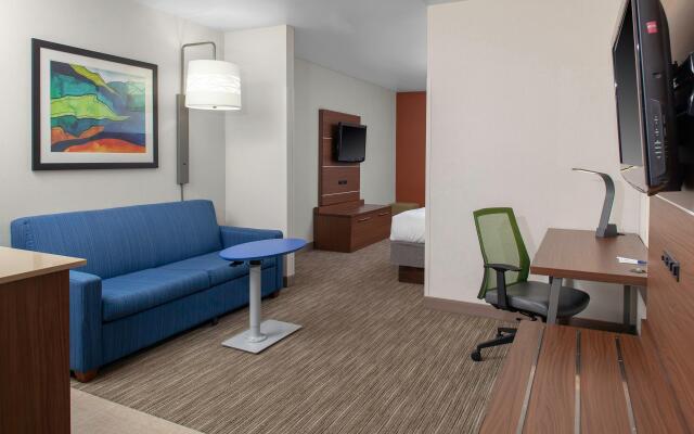 Holiday Inn Express & Suites Interstate 90, an IHG Hotel