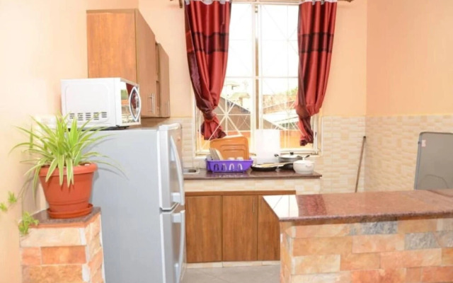 Kampala - Apartment - Sleeps 4 - Parking