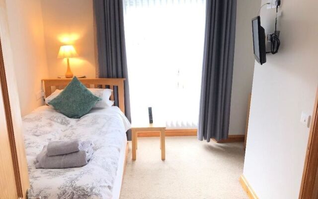 Crossvilla Guest House & Tea Room