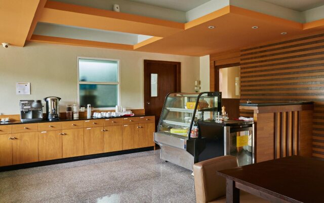 Phuket Ecozy Hotel
