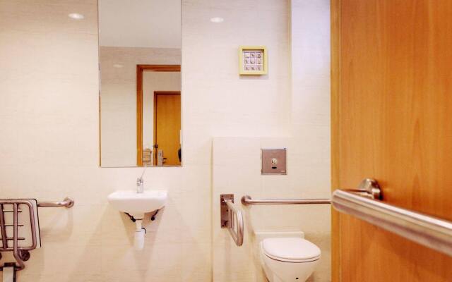 Victoria Hotel, a NuVe Group Collection