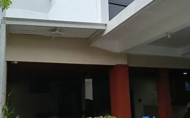 Sunflower Hotel Syariah Near Juanda