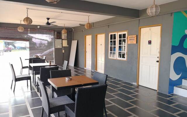 Riverbank Dungun Guesthouse & Cafe