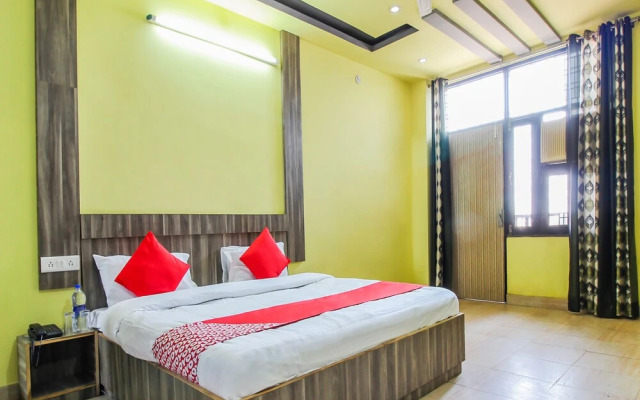 Oyo 24075 Galaxy Guest House