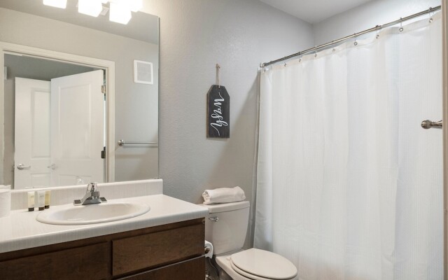 The Luxe Suites at University of Arkansas