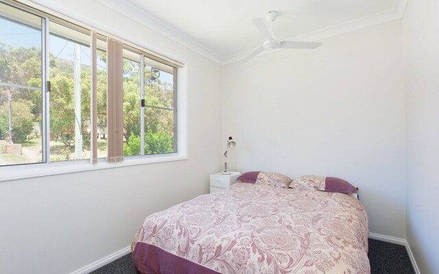 The Rest, 6 Flannel Flower Fairway