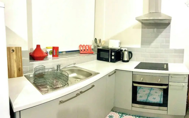 Modern Central Edwardian Apartment 4pp Private Ent