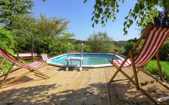 Charming Holiday Home in La Caunette with Swimming Pool