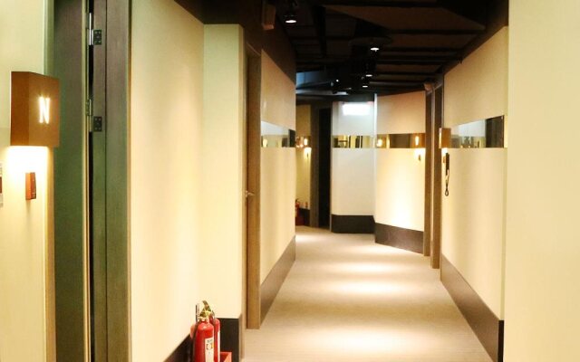 Mono Hostel