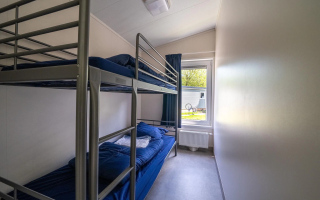 Well-maintained chalet with WiFi, not far from Amsterdam