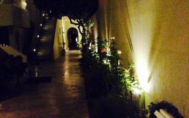 Effi Apartments