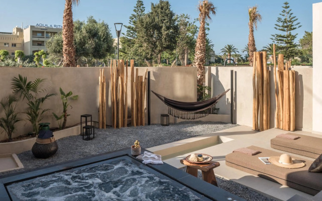 The Syntopia Hotel