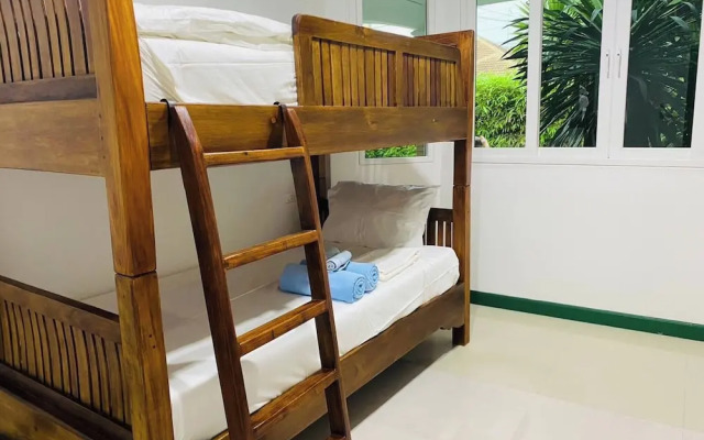 Hidden Villa Oasis Private Pool 2km to Beach&mall